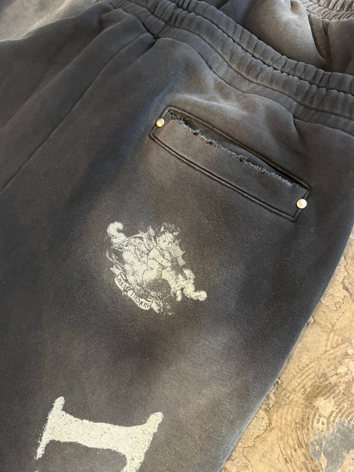 JELLY DEMON sweat pants
